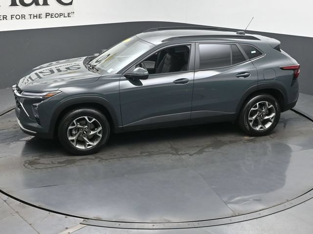 Used 2025 Chevrolet Trax LT FWD image 59