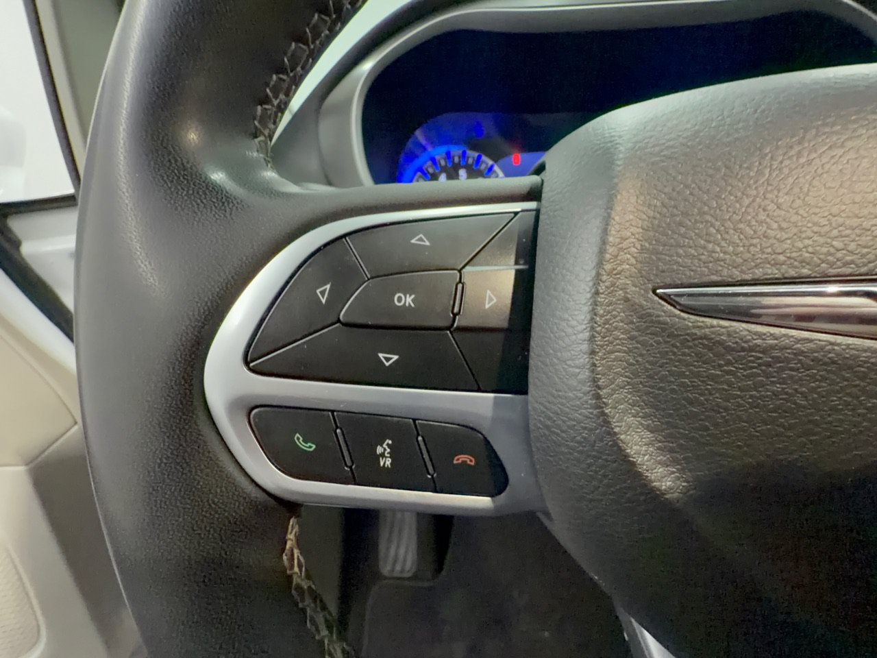 Used 2022 Chrysler Pacifica Touring-L FWD image 18