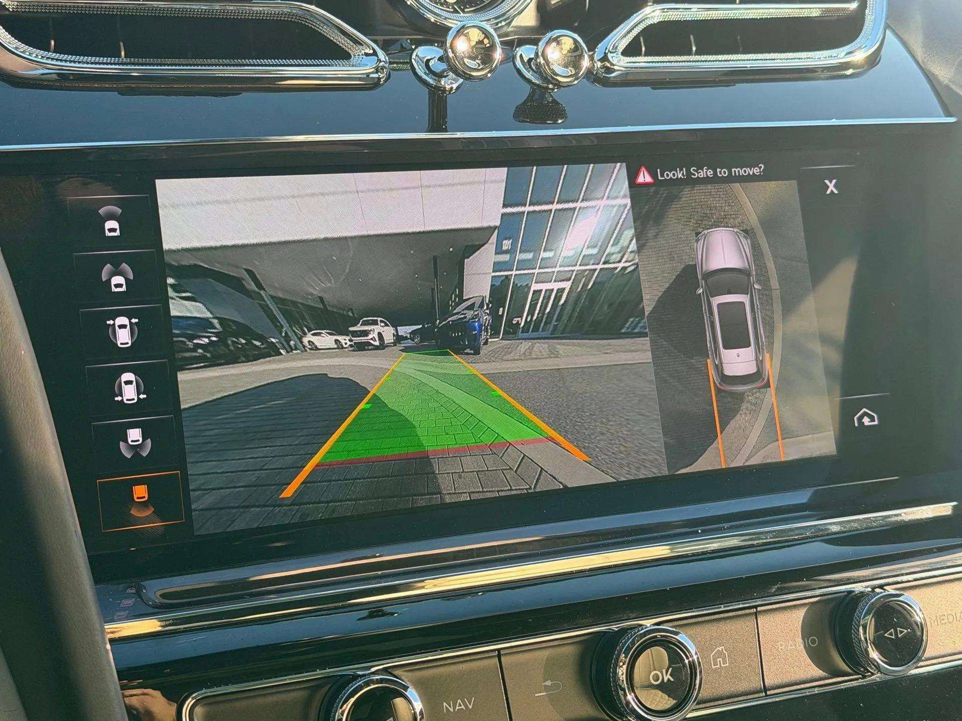 Certified 2022 Bentley Bentayga image 43