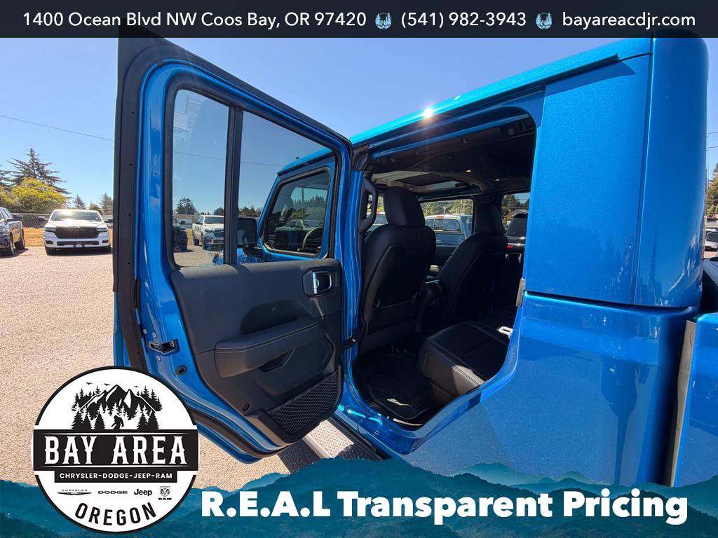 Used 2025 Jeep Gladiator Sport AWD/4WD image 14