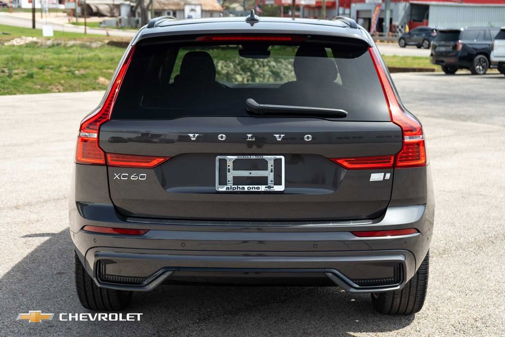 Used 2022 Volvo XC60 T8 R-Design w/ Advanced Package AWD/4WD image 7
