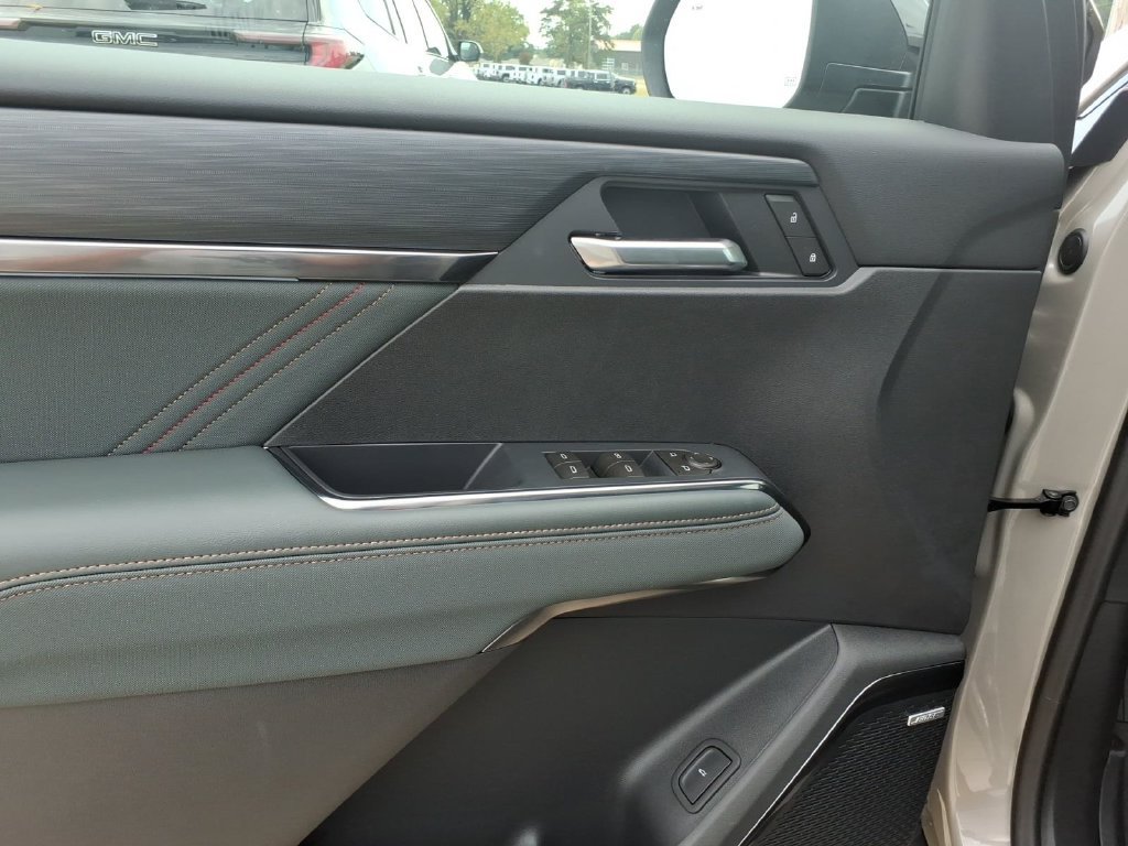 New 2026 GMC Acadia AT4 w/ LPO, Floor Liner Package AWD/4WD image 12