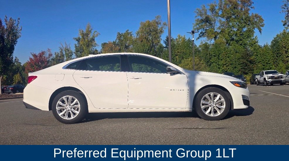 Used 2025 Chevrolet Malibu LT FWD image 2