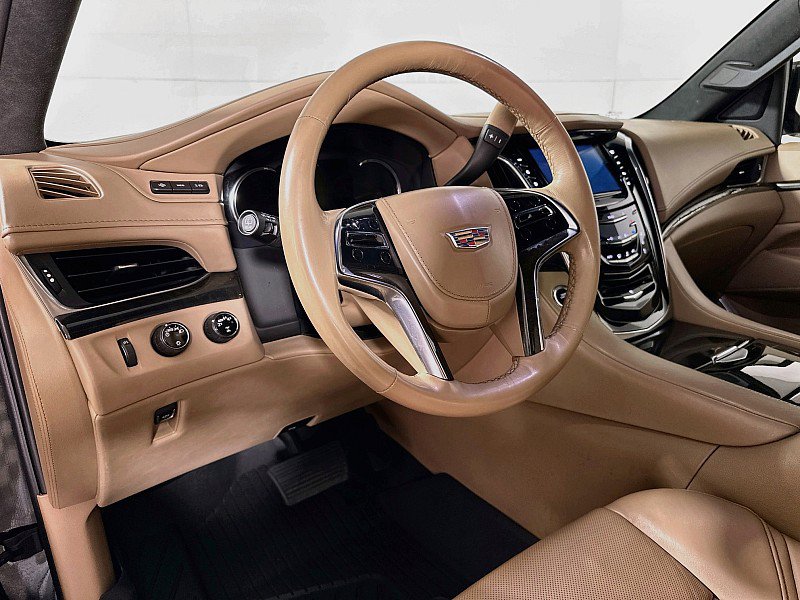 Used 2019 Cadillac Escalade Platinum w/ Escalade Sport Edition AWD/4WD image 13
