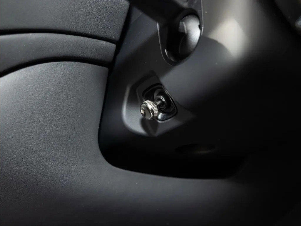 Used 2025 Bentley Bentayga V8 image 44