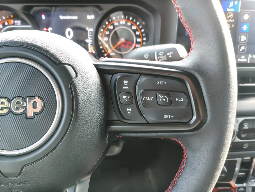 Used 2024 Jeep Gladiator Rubicon w/ Technology Group AWD/4WD image 28