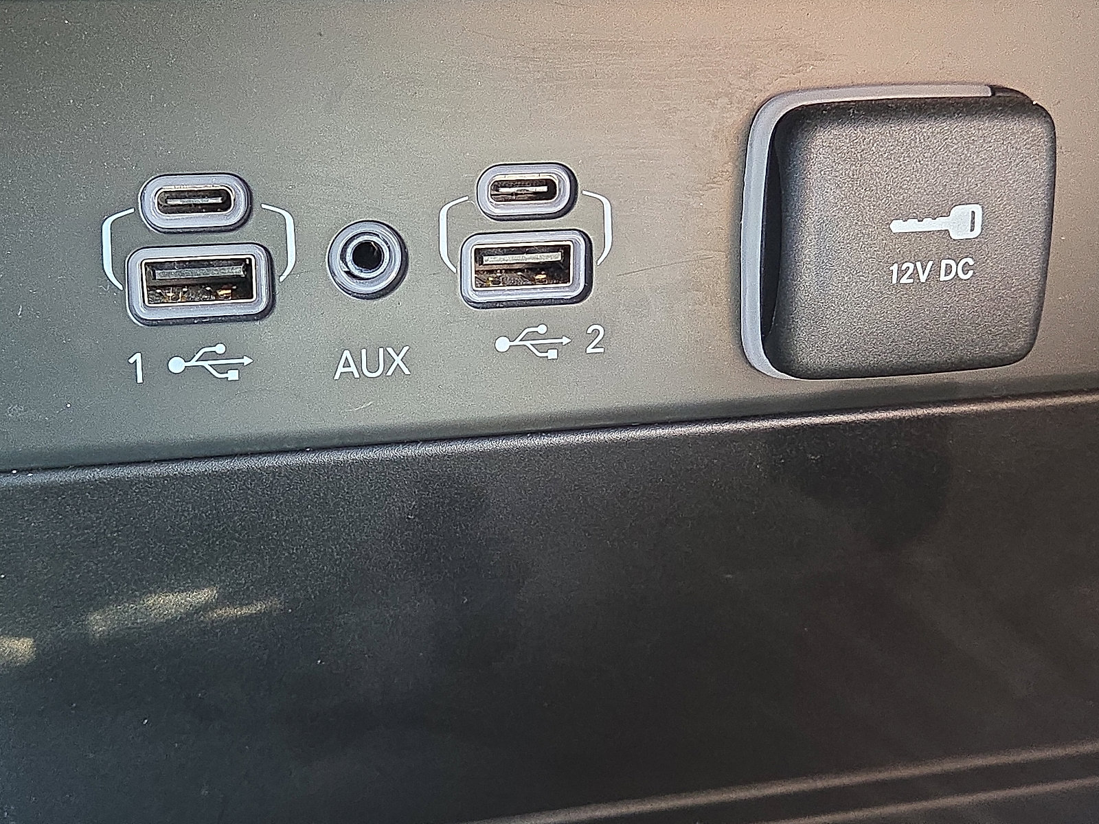 Used 2024 Jeep Grand Cherokee Laredo image 15