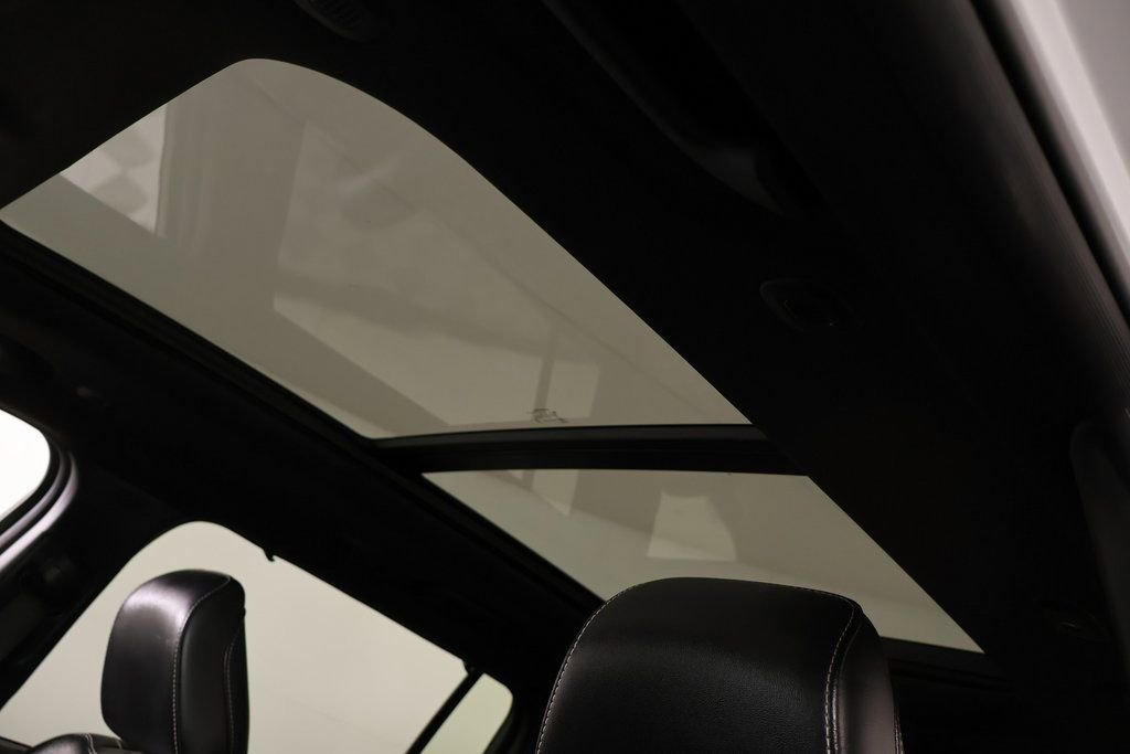 Used 2024 Jeep Grand Cherokee L Limited w/ Luxury Tech Group II image 17