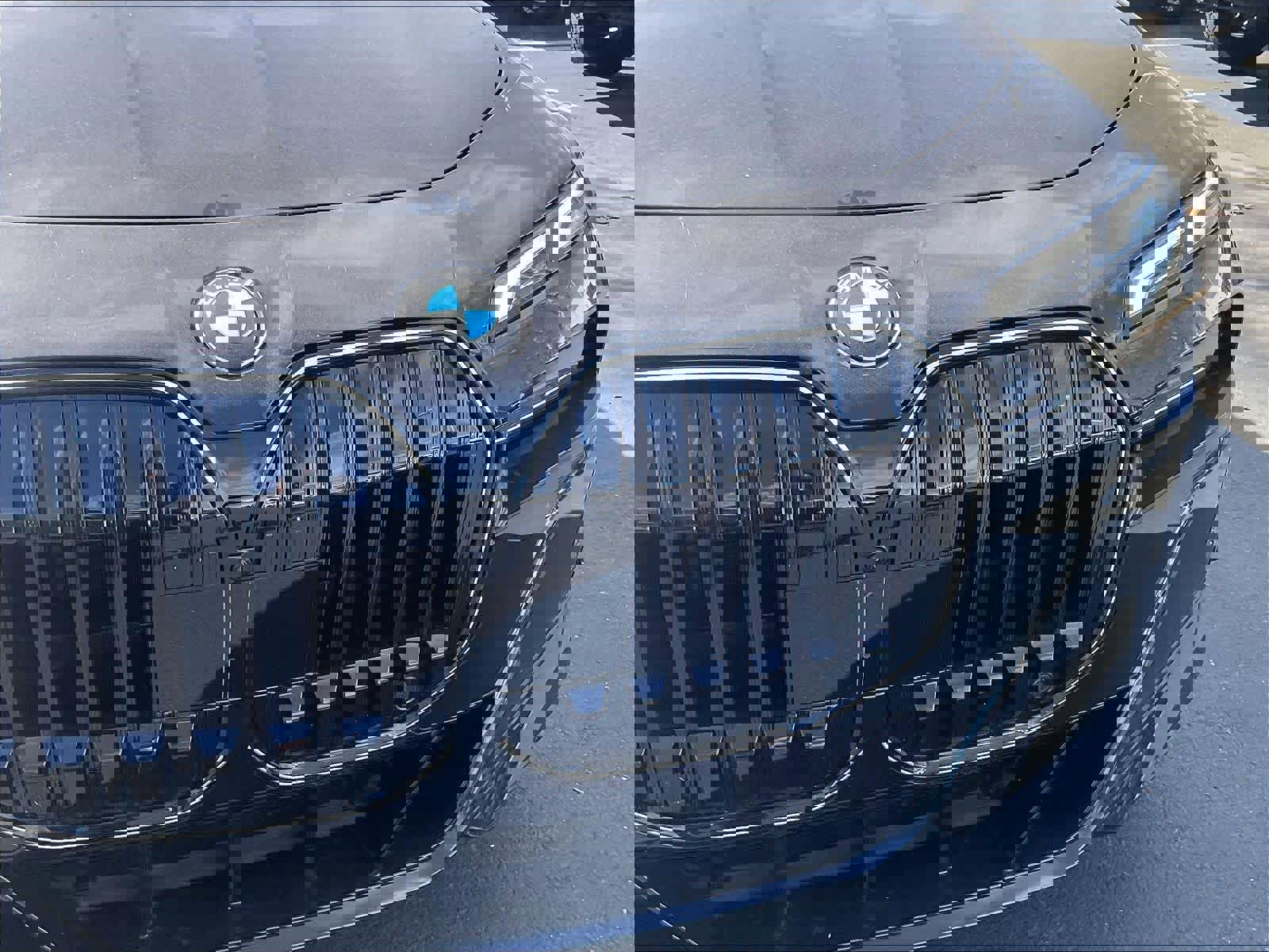 Used 2025 BMW 740i w/ Premium Package image 31