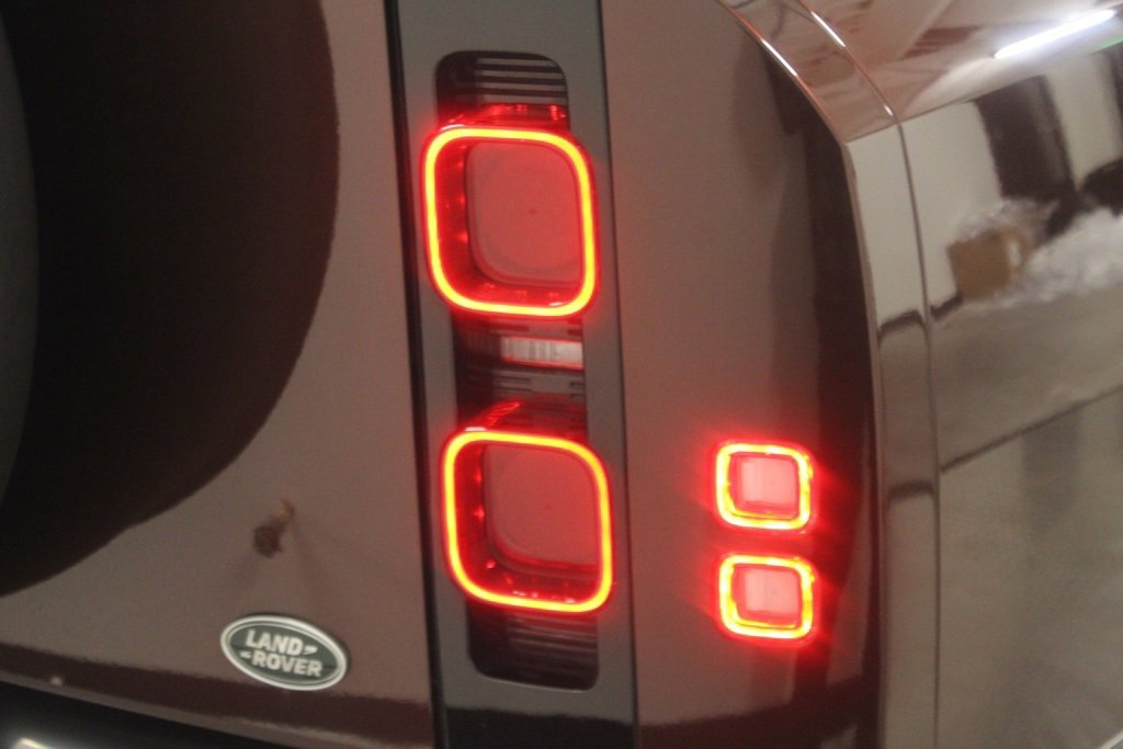 Used 2023 Land Rover Defender 130 SE image 12