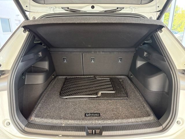 Used 2025 Volkswagen Tiguan SEL R-Line AWD/4WD image 9