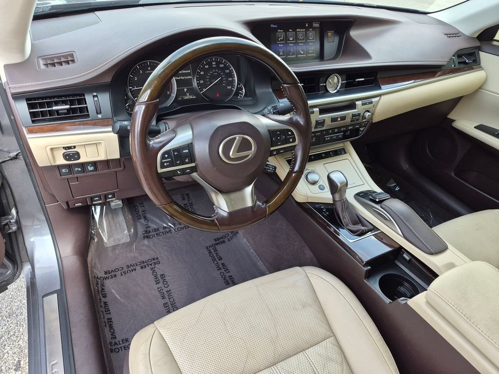 Used 2016 Lexus ES 350 w/ Luxury Package w/Wood Trim FWD image 17