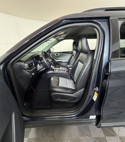 Used 2023 Ford Explorer XLT w/ Equipment Group 202A RWD image 10