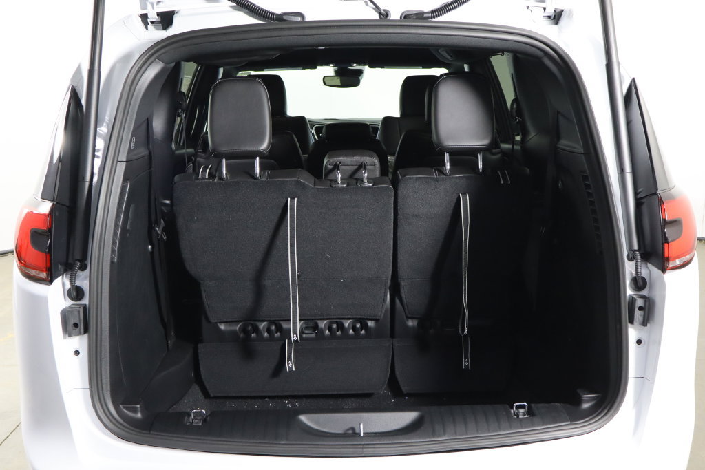 New 2027 Chrysler Pacifica Select FWD image 19