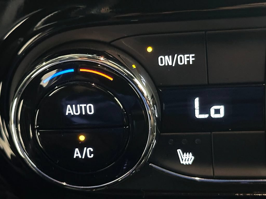 Used 2025 Chevrolet Trax RS FWD image 31