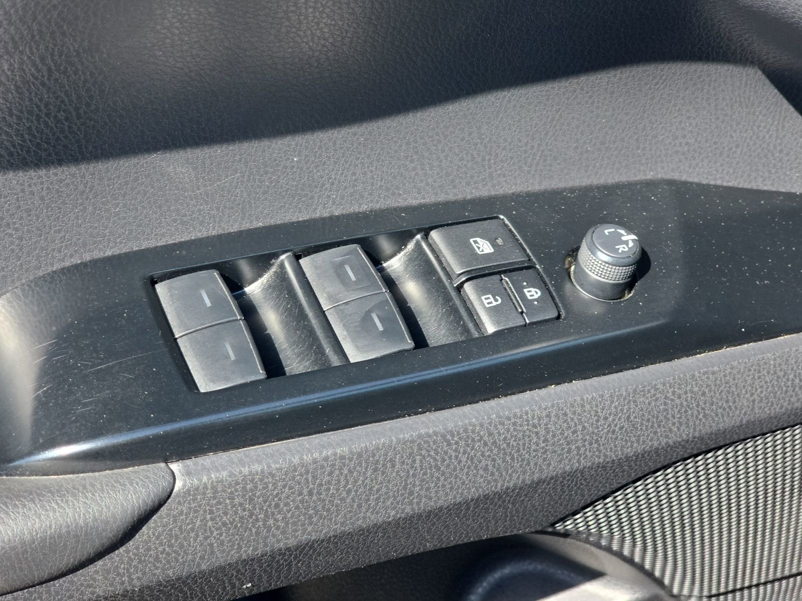 Used 2025 Toyota Camry SE FWD image 27