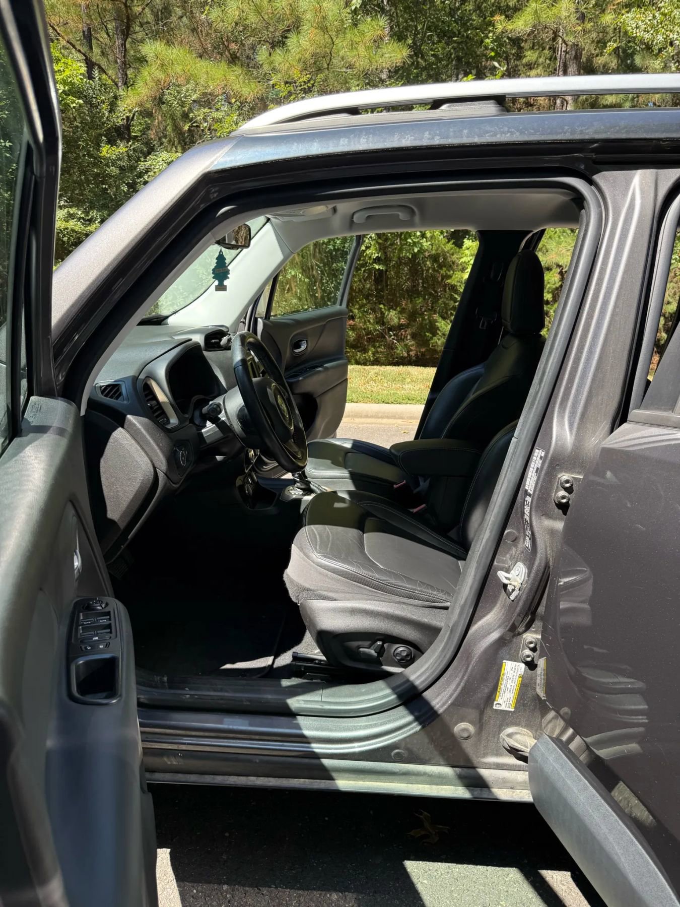 Used 2017 Jeep Renegade Limited image 11