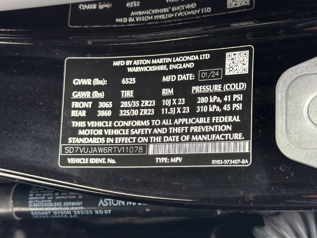 Used 2024 Aston Martin DBX AWD/4WD image 32