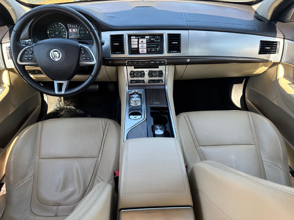 Used 2013 Jaguar XF RWD image 22