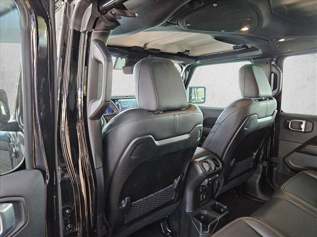 Used 2025 Jeep Gladiator Sport image 22