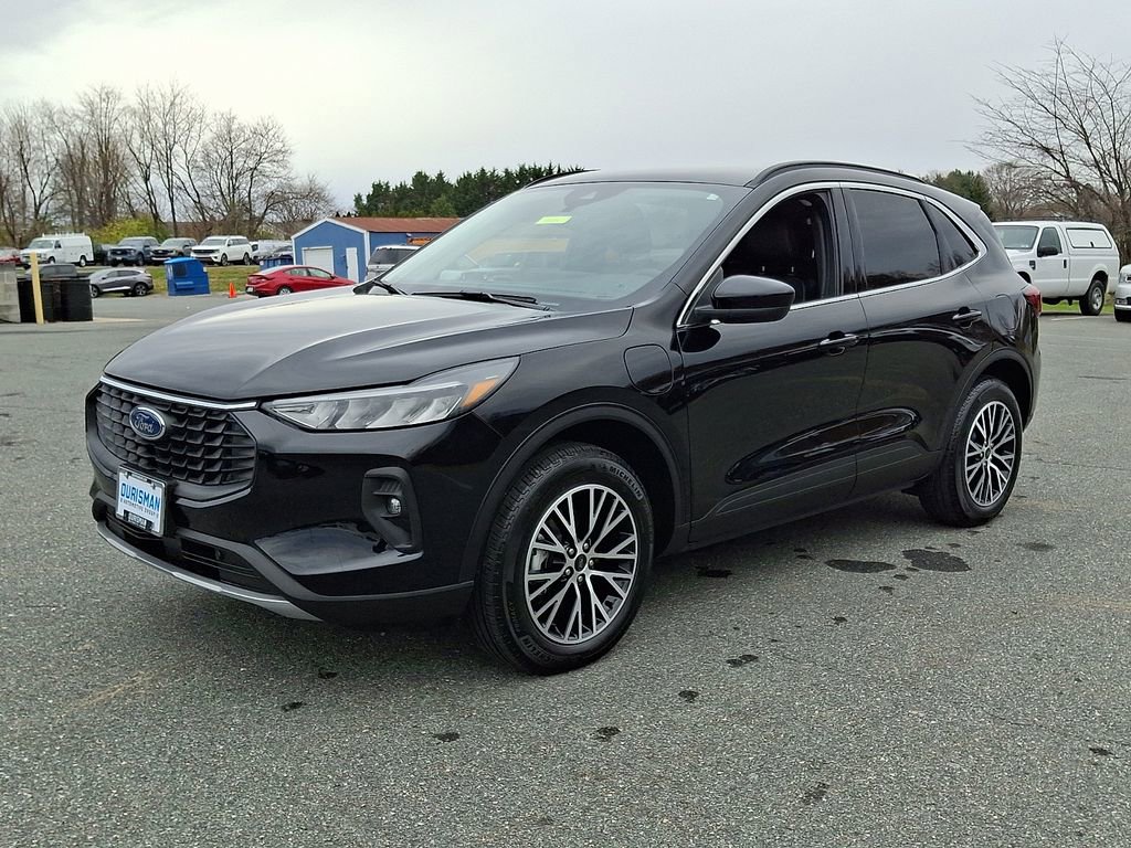 Used 2025 Ford Escape SE image 3