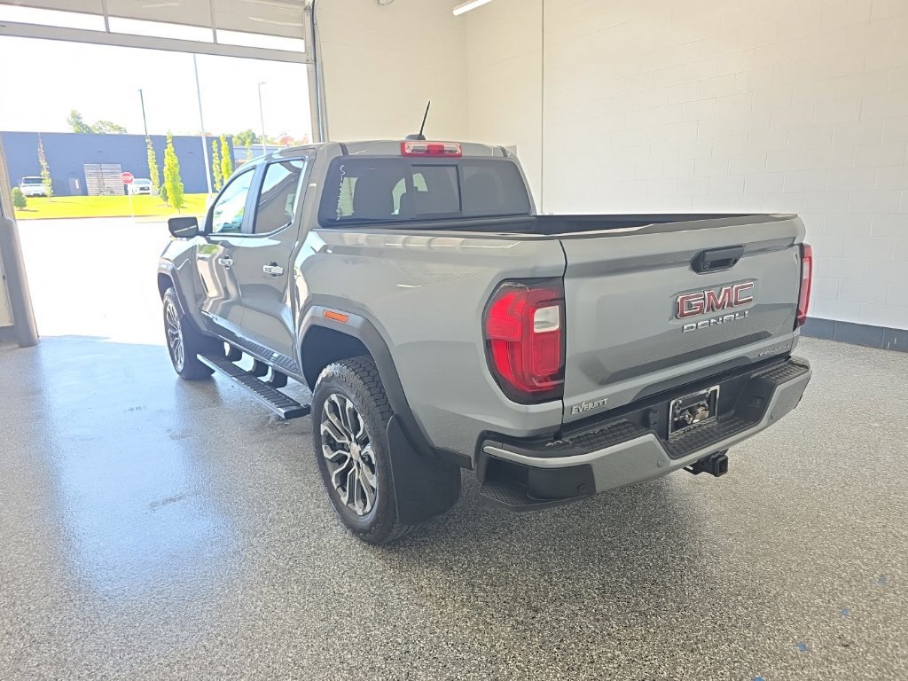 Used 2025 GMC Canyon Denali AWD/4WD image 3