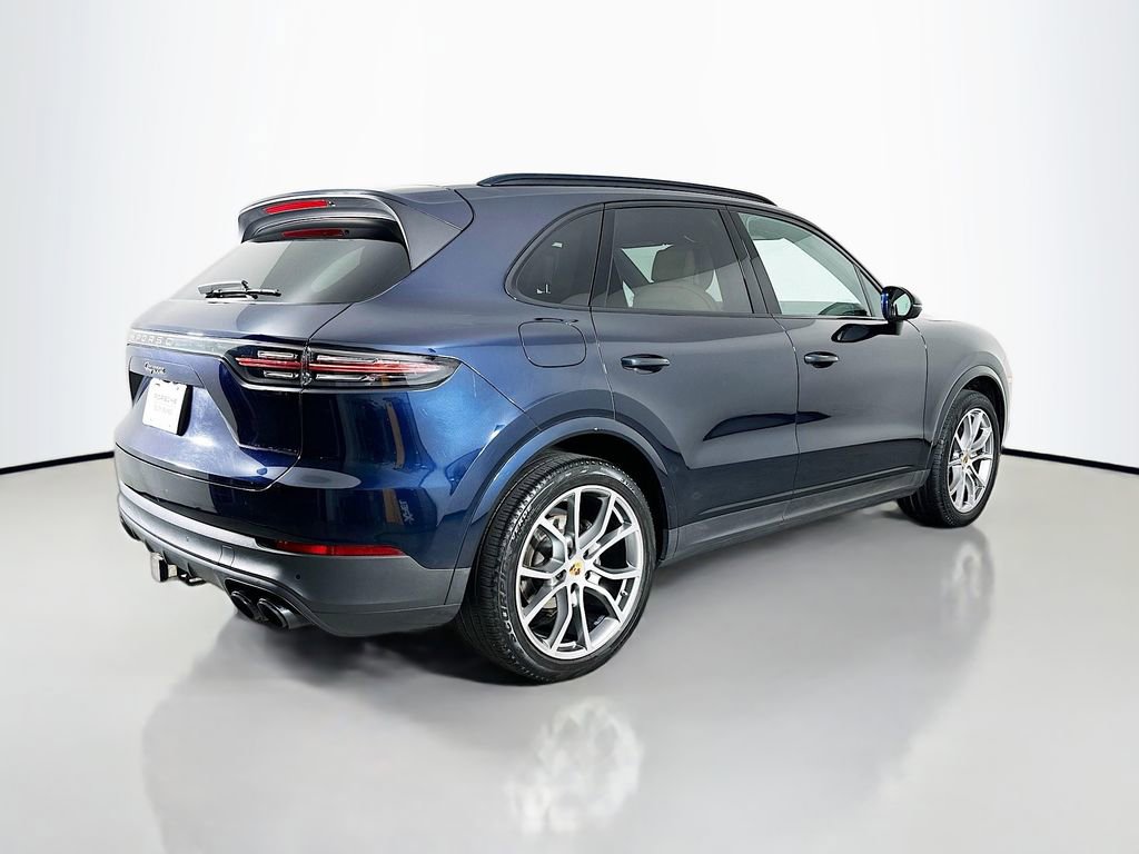 Certified 2022 Porsche Cayenne Platinum Edition image 9