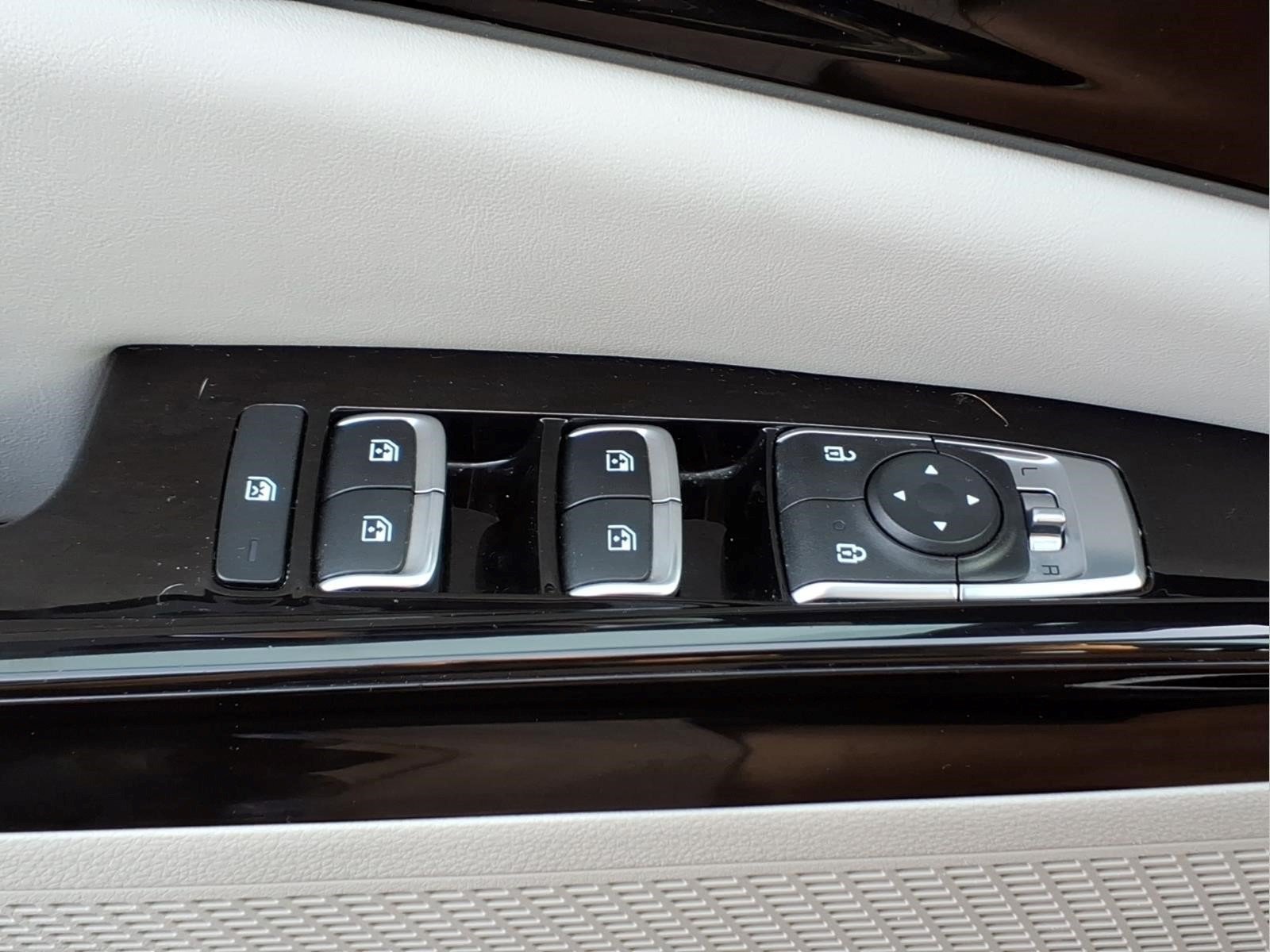 Used 2022 Kia Carnival EX FWD image 22
