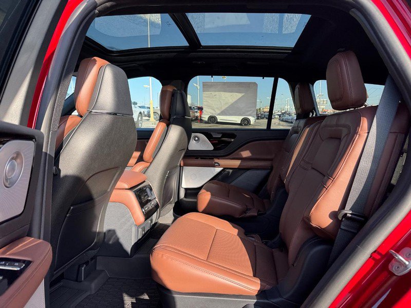 Certified 2025 Lincoln Aviator Reserve w/ Equipment Group 201A AWD/4WD image 10