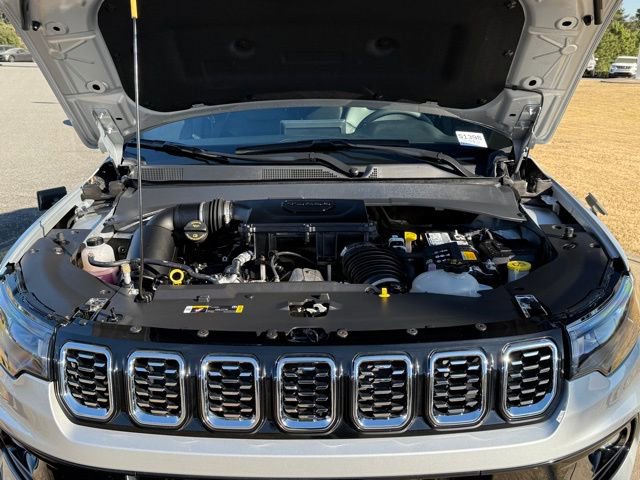 Used 2025 Jeep Compass Limited image 31