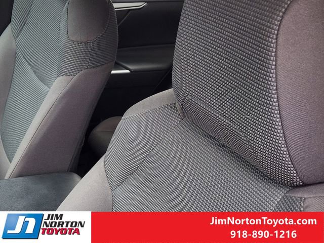 Used 2021 Toyota RAV4 LE image 16