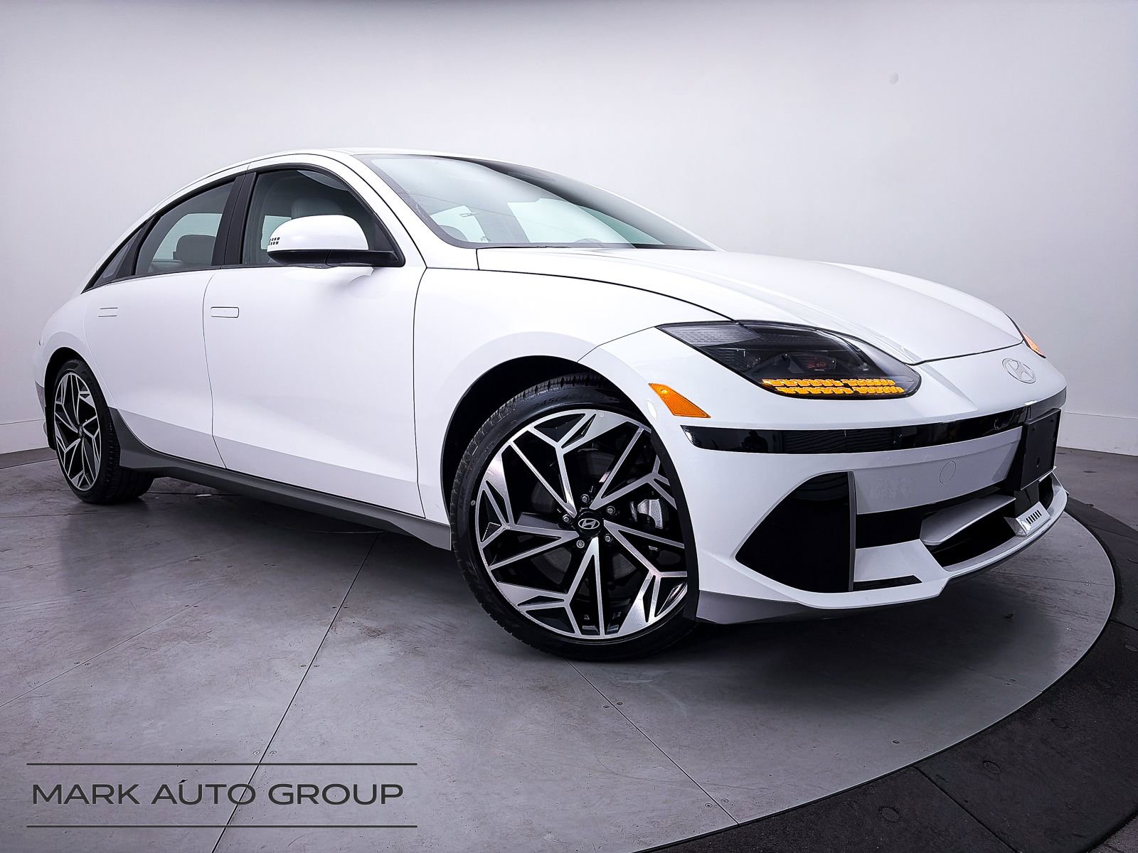 Used 2023 Hyundai Ioniq 6 SEL RWD image 1
