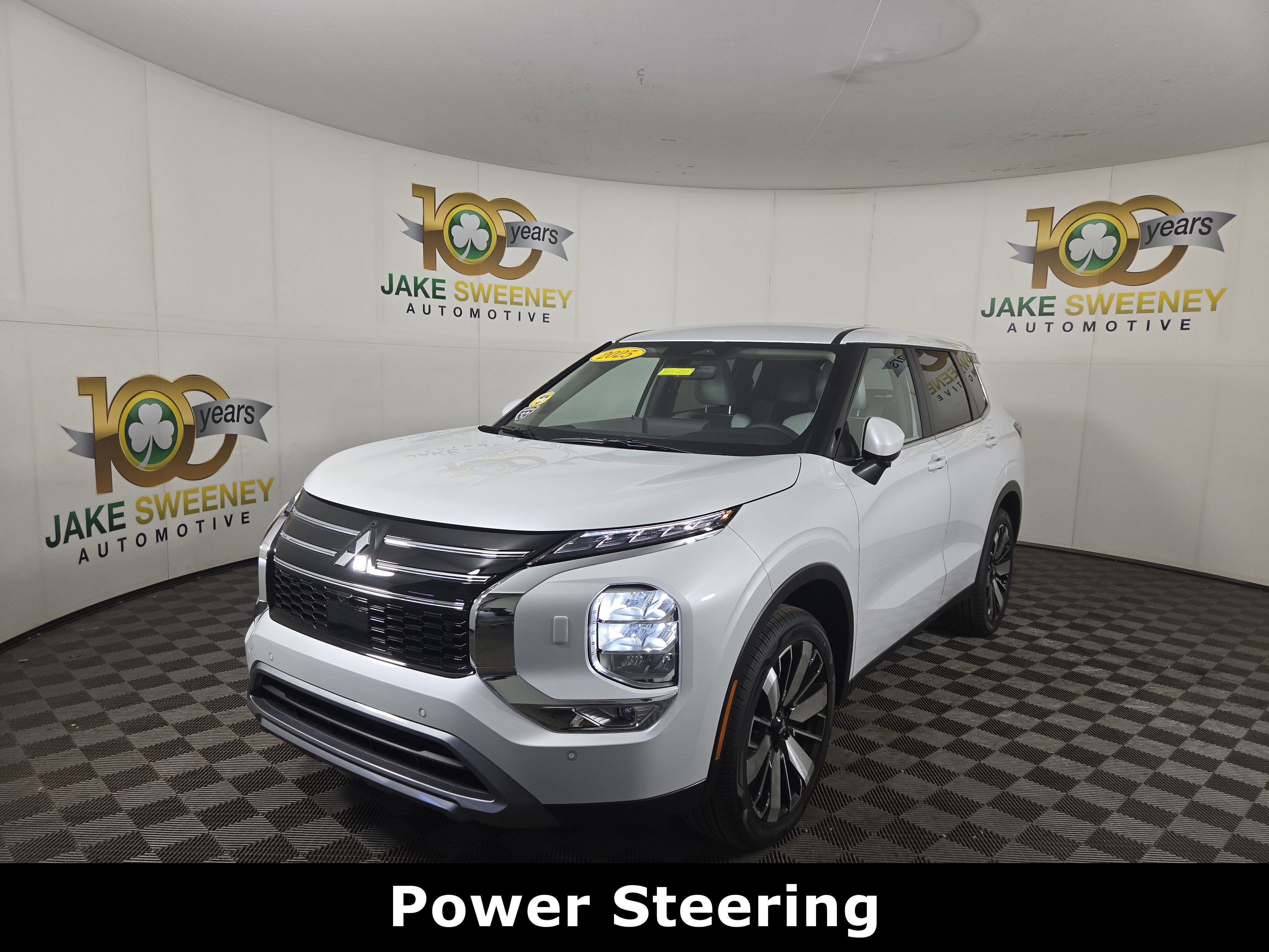 New 2025 Mitsubishi Outlander SE image 3