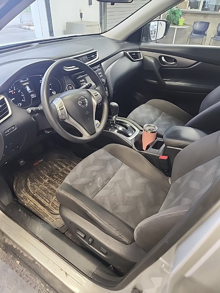 Used 2016 Nissan Rogue SV image 4