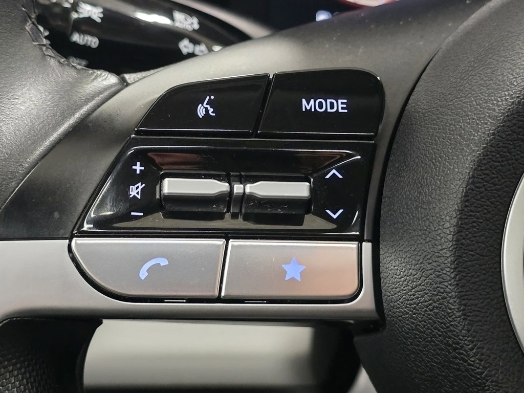 Used 2024 Hyundai Elantra Limited image 33