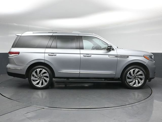 Certified 2023 Lincoln Navigator Reserve AWD/4WD image 8