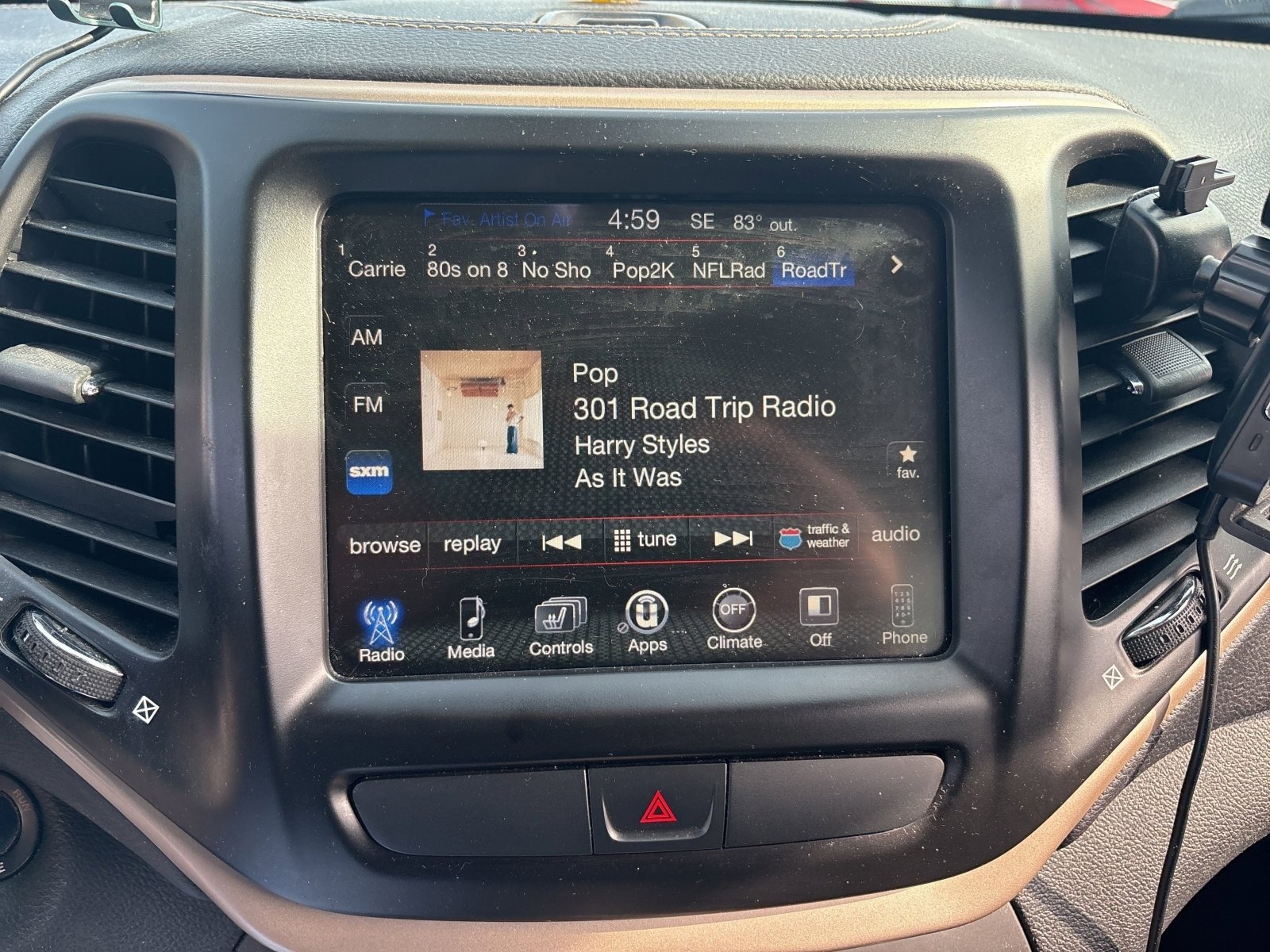 Used 2016 Jeep Cherokee Limited image 3