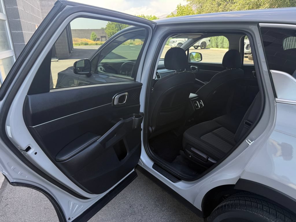 Used 2022 Kia Sorento LX AWD/4WD image 30