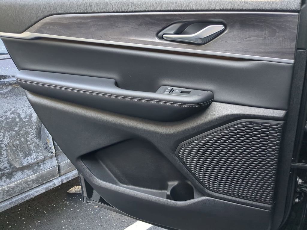 Used 2024 Jeep Grand Cherokee L Limited w/ Luxury Tech Group II image 27