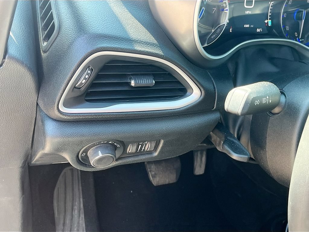 Used 2025 Chrysler Voyager LX FWD image 10