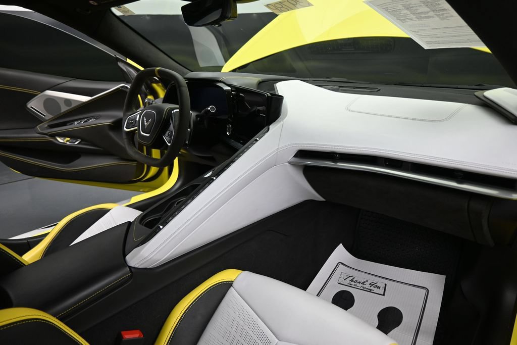 Used 2021 Chevrolet Corvette Stingray Premium Conv w/ Z51 Performance Package RWD image 33