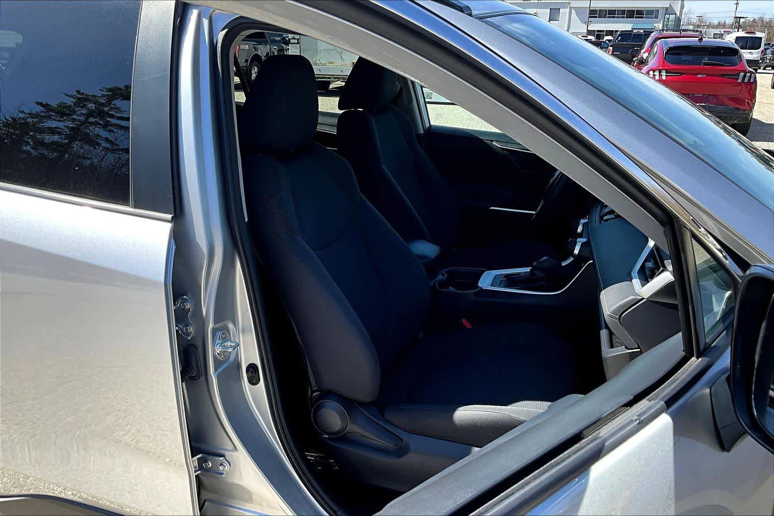 Used 2020 Toyota RAV4 LE w/ All Weather Liner Package AWD/4WD image 8