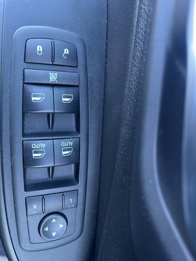 Used 2019 Jeep Cherokee Trailhawk image 29