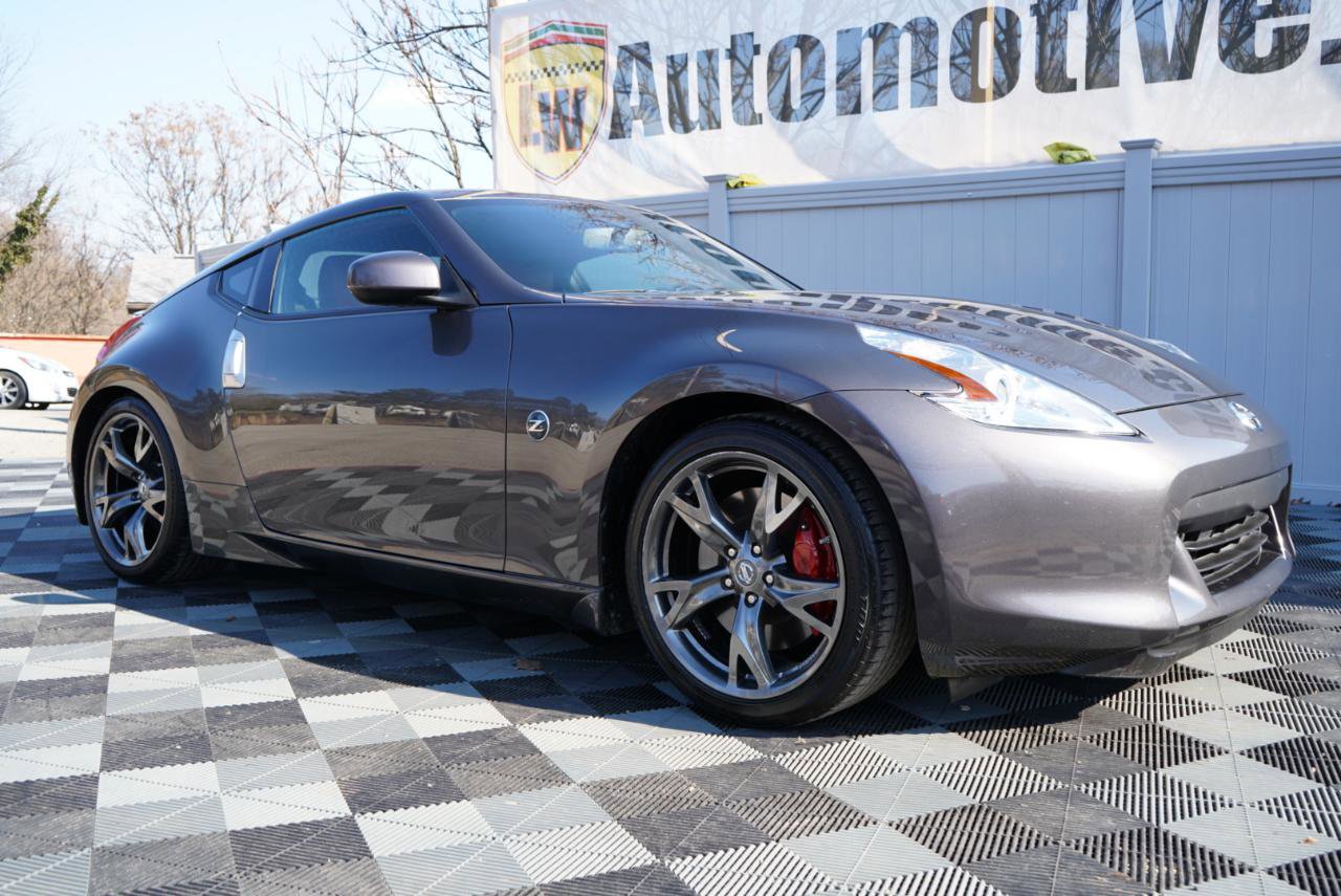 Used 2010 Nissan 370Z Touring w/ Sport Pkg image 3