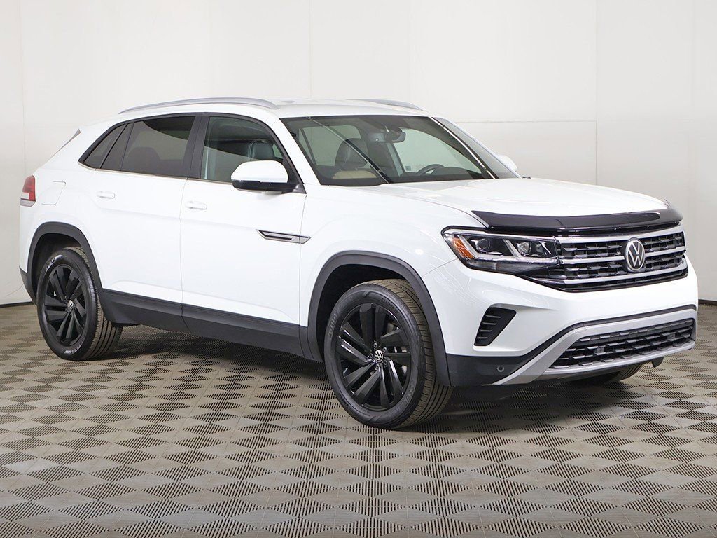 Used 2022 Volkswagen Atlas Cross Sport SE image 2