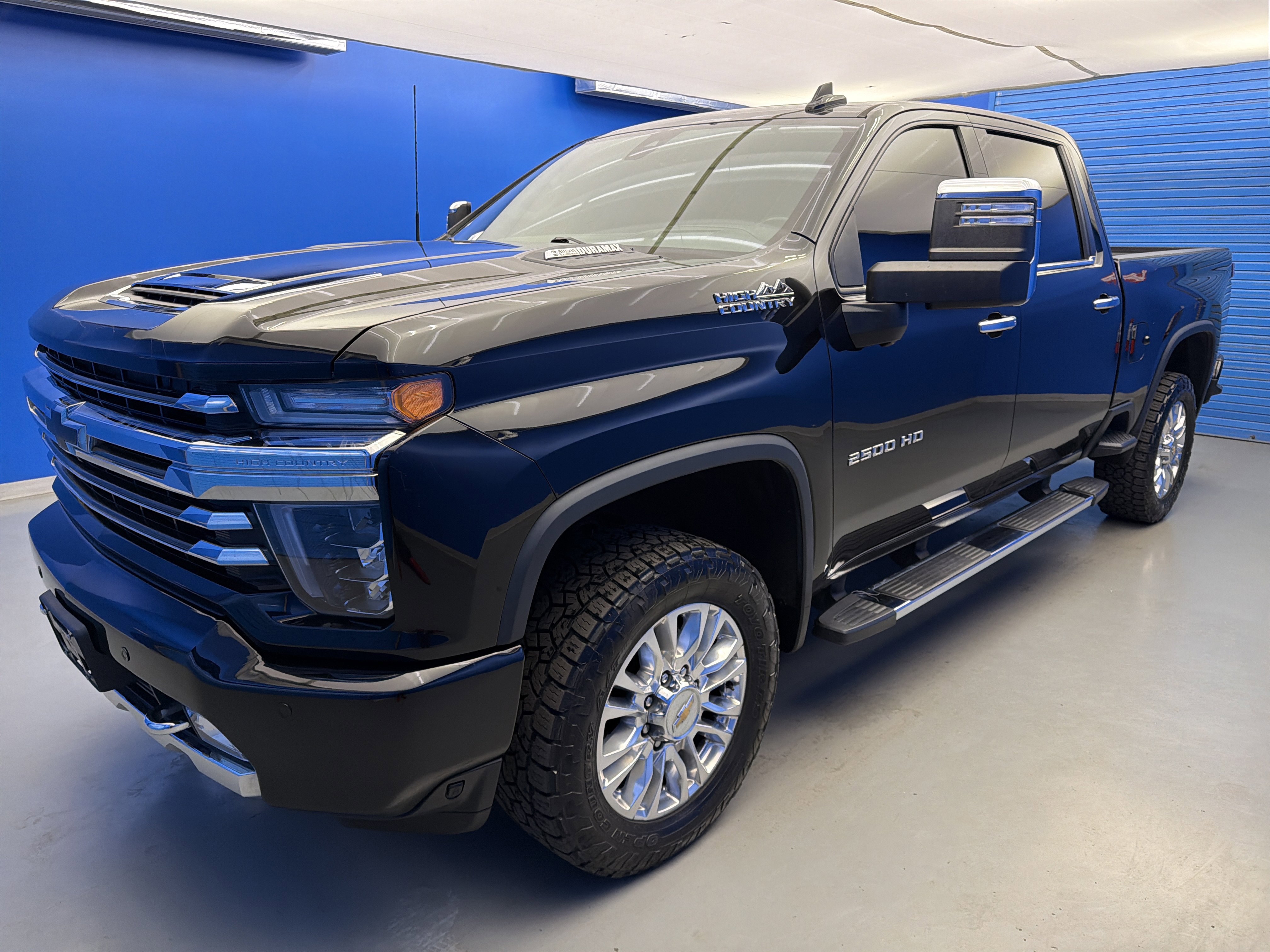 Used 2021 Chevrolet Silverado 2500 High Country w/ Technology Package AWD/4WD image 4