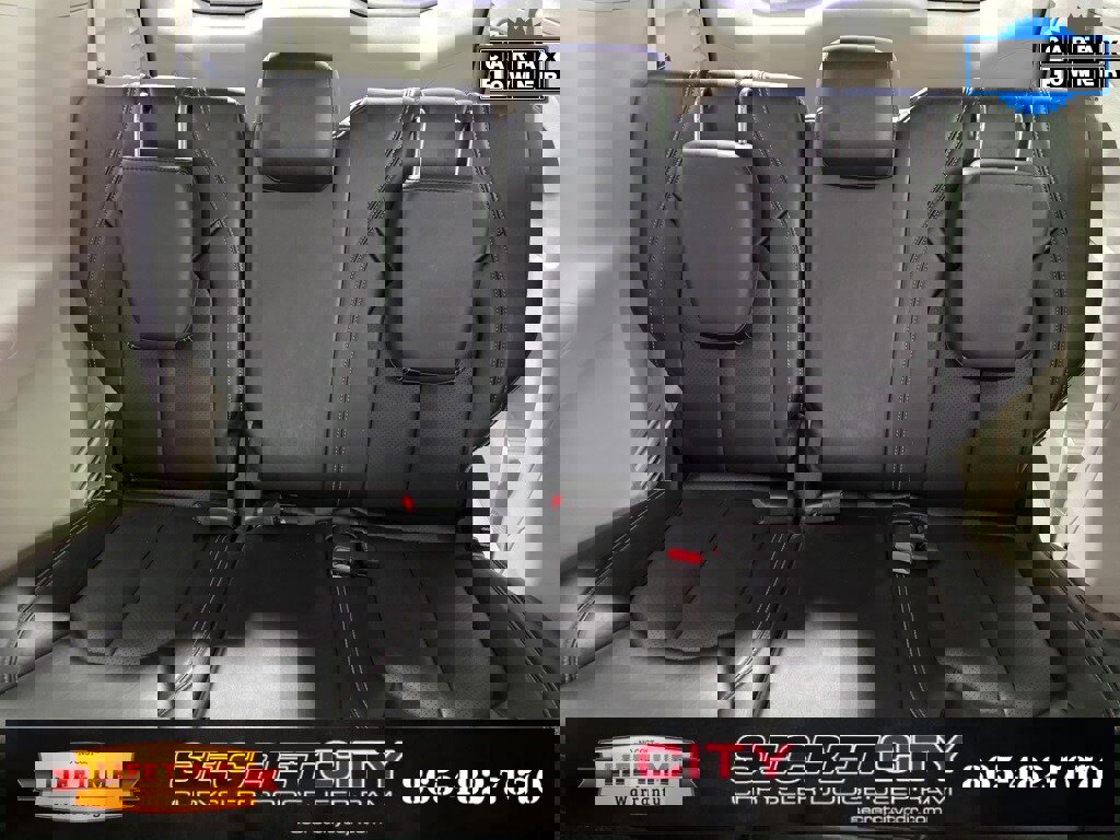 Used 2024 Chrysler Pacifica Touring-L image 30