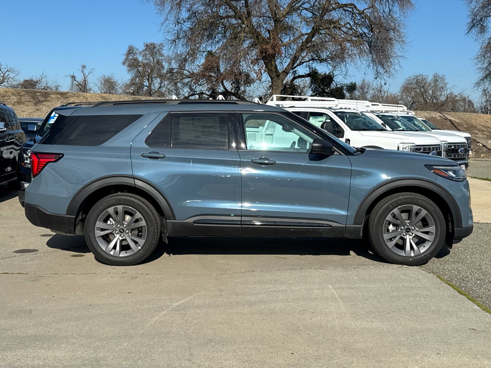 New 2026 Ford Explorer Active w/ Active Comfort Package image 2