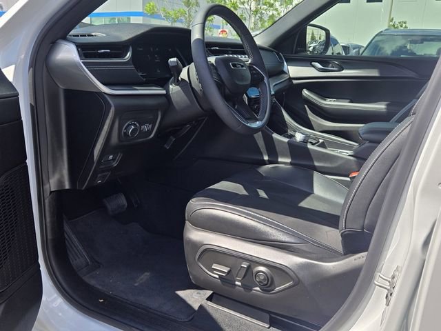 Used 2024 Jeep Grand Cherokee L Altitude AWD/4WD image 15