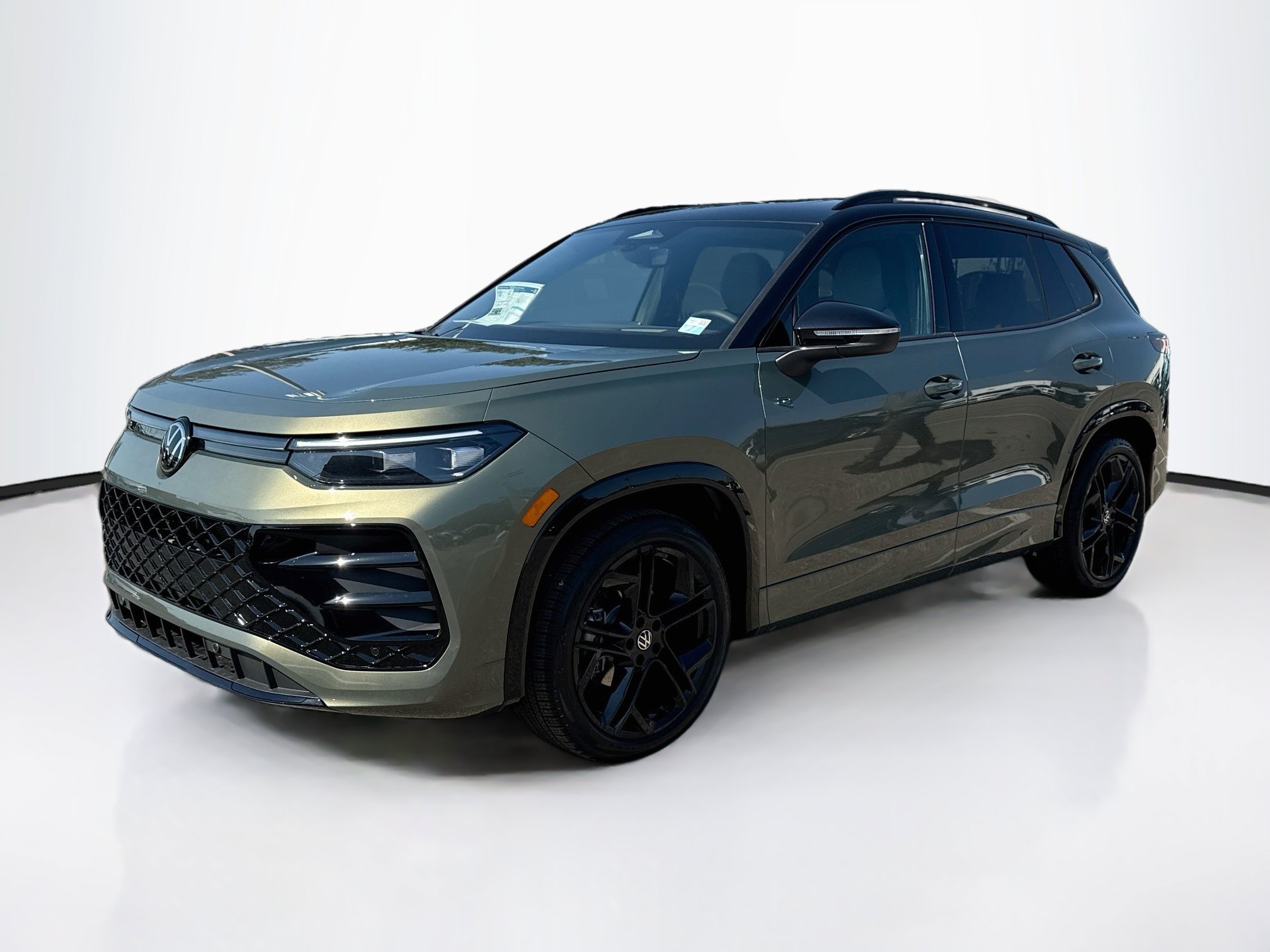 Used 2026 Volkswagen Tiguan SE R-Line FWD image 9